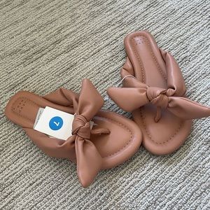 NWT  Faux Leather bow sandals